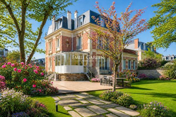 A vendre - Demeure de Maître - Appartements indépendants -Maisons Laffitte -10 pièce(s) 381 m2  habitables- 1600 m² de terrain-7 chambres entre ville et nature.