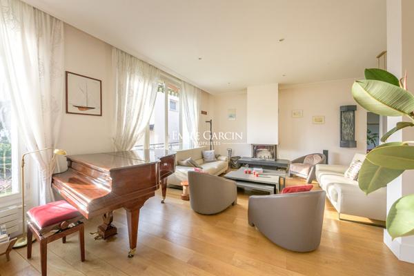 A vendre - Demeure de Maître - Appartements indépendants -Maisons Laffitte -10 pièce(s) 381 m2  habitables- 1600 m² de terrain-7 chambres entre ville et nature.