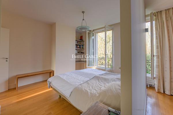 A vendre - Demeure de Maître - Appartements indépendants -Maisons Laffitte -10 pièce(s) 381 m2  habitables- 1600 m² de terrain-7 chambres entre ville et nature.