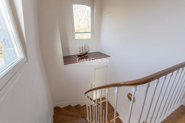 A vendre - Demeure de Maître - Appartements indépendants -Maisons Laffitte -10 pièce(s) 381 m2  habitables- 1600 m² de terrain-7 chambres entre ville et nature.