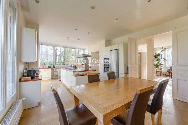 A vendre - Demeure de Maître - Appartements indépendants -Maisons Laffitte -10 pièce(s) 381 m2  habitables- 1600 m² de terrain-7 chambres entre ville et nature.