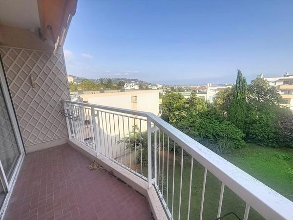 Vente                                                      Appartement
                        
                     2 pièces                      53 m2                     à Cannes