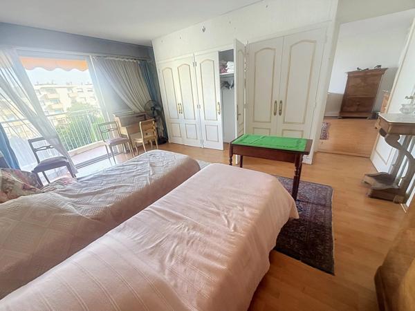 Vente                                                      Appartement
                        
                     2 pièces                      53 m2                     à Cannes