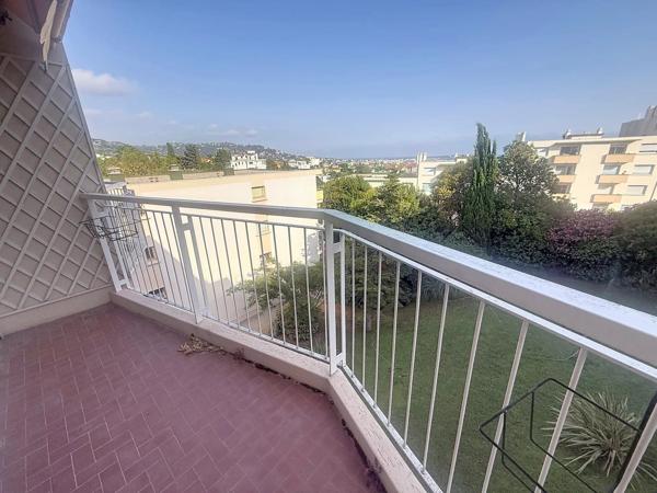 Vente                                                      Appartement
                        
                     2 pièces                      53 m2                     à Cannes