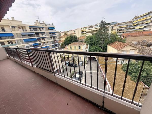 Vente                                                      Appartement
                        
                     2 pièces                      53 m2                     à Cannes