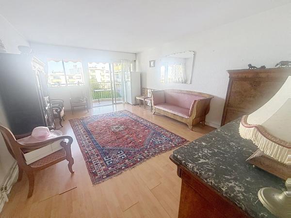 Vente                                                      Appartement
                        
                     2 pièces                      53 m2                     à Cannes
