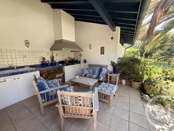 Maison à vendre  6 pièces - 158 m 2   ST JEAN DE LUZ  - 64