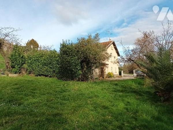 Villa au calme avec 4 140 m² de terrain