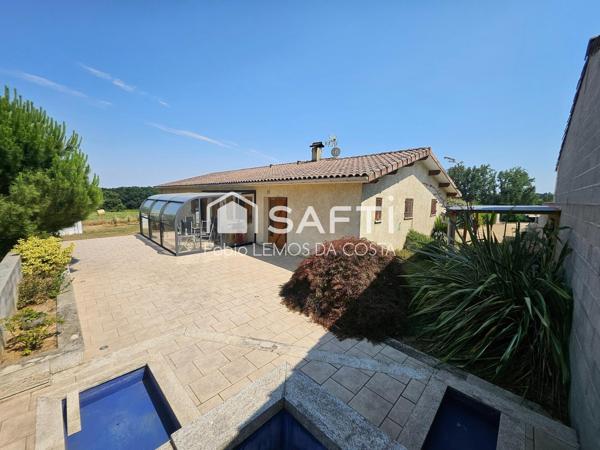 VILLA DE PLAIN PIED AVEC GARAGE ET JARDIN CLÔTURÉE