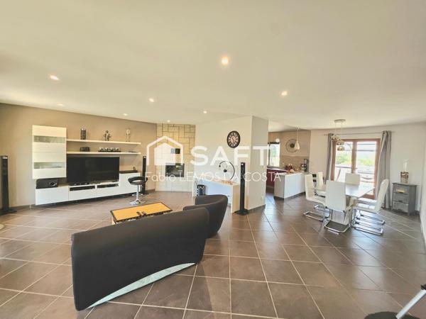 VILLA DE PLAIN PIED AVEC GARAGE ET JARDIN CLÔTURÉE