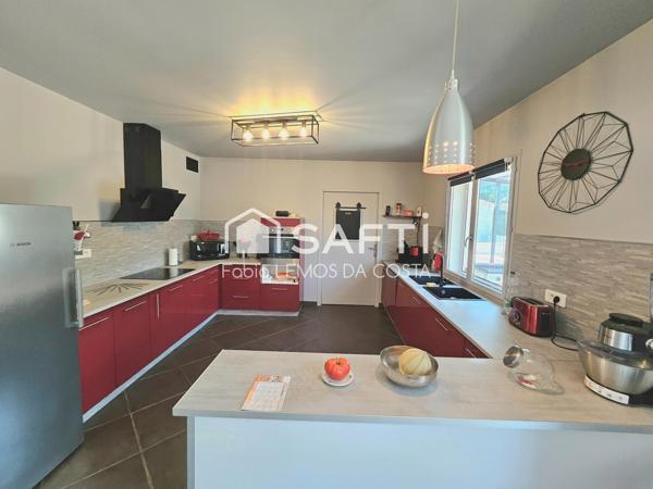 VILLA DE PLAIN PIED AVEC GARAGE ET JARDIN CLÔTURÉE