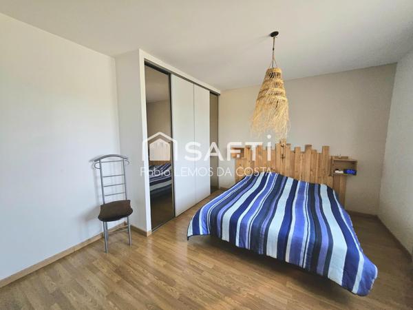 VILLA DE PLAIN PIED AVEC GARAGE ET JARDIN CLÔTURÉE