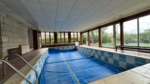 Maison de charme avec piscine chauffée, située à Compiègne ( port de plaisance)