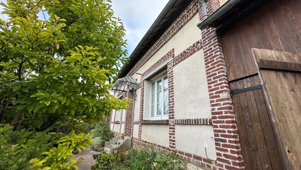 Maison de charme avec piscine chauffée, située à Compiègne ( port de plaisance)