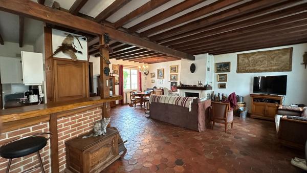 Maison de charme avec piscine chauffée, située à Compiègne ( port de plaisance)