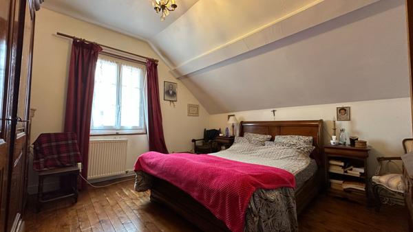Maison de charme avec piscine chauffée, située à Compiègne ( port de plaisance)