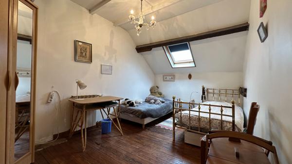 Maison de charme avec piscine chauffée, située à Compiègne ( port de plaisance)