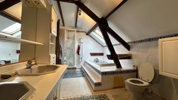 Maison de charme avec piscine chauffée, située à Compiègne ( port de plaisance)