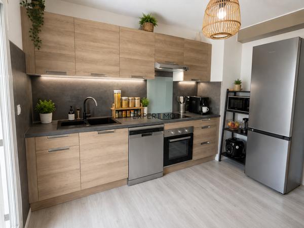 APPARTEMENT TYPE 2 BIS, AVEC LOGGIA
