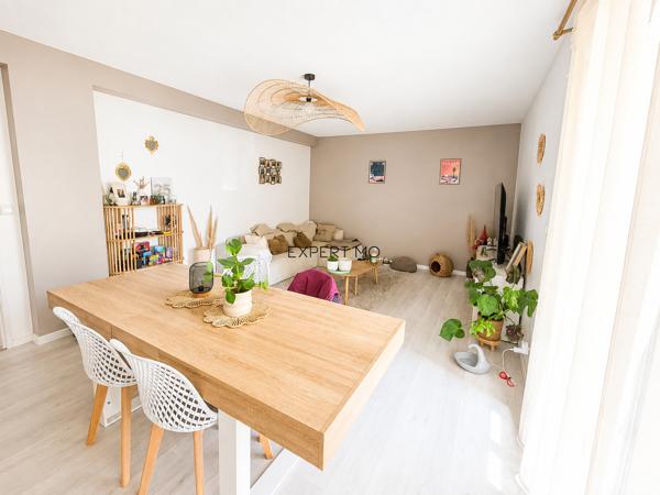 APPARTEMENT TYPE 2 BIS, AVEC LOGGIA