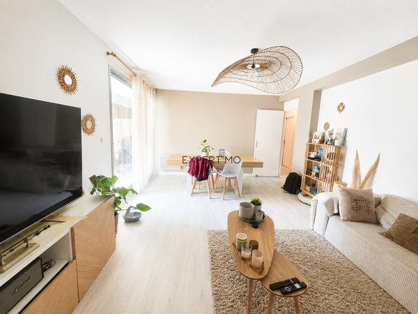 APPARTEMENT TYPE 2 BIS, AVEC LOGGIA
