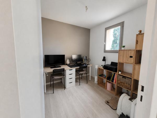 APPARTEMENT TYPE 2 BIS, AVEC LOGGIA