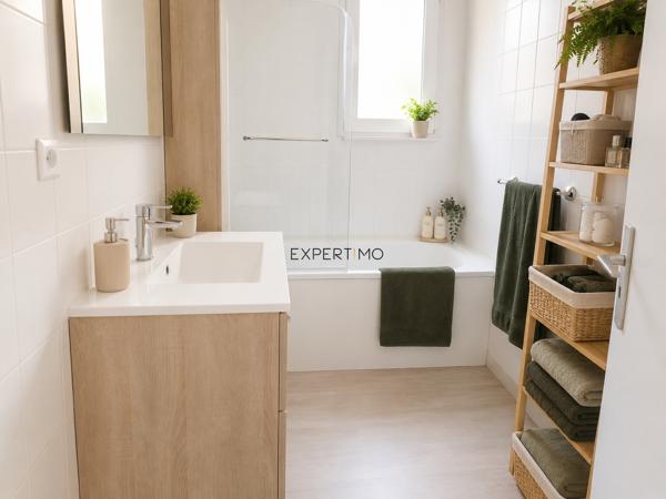 APPARTEMENT TYPE 2 BIS, AVEC LOGGIA
