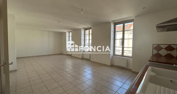 Location Appartement 3 pièces 77.7 m² - Orange 84100