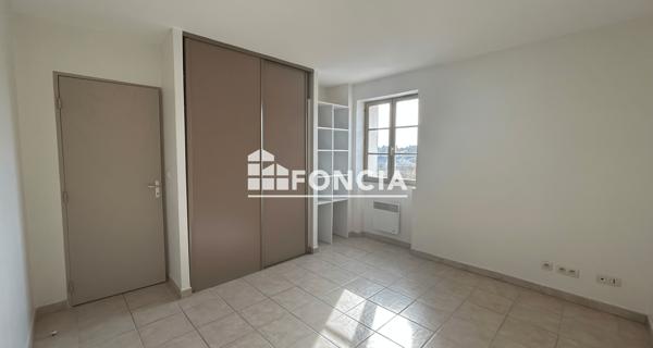 Location Appartement 3 pièces 77.7 m² - Orange 84100