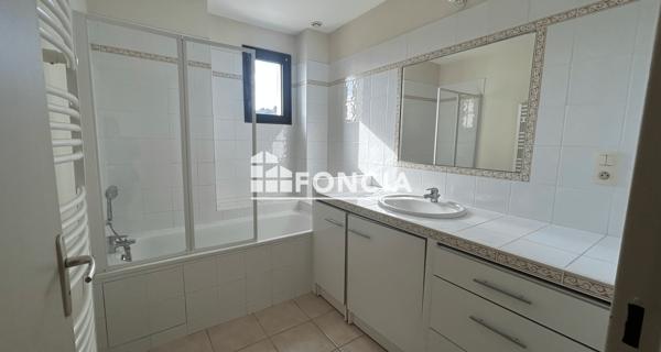 Location Appartement 3 pièces 77.7 m² - Orange 84100