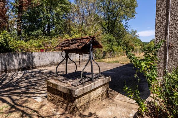 Maison ancienne rénovée avec grange sur terrain clos de 925 m²