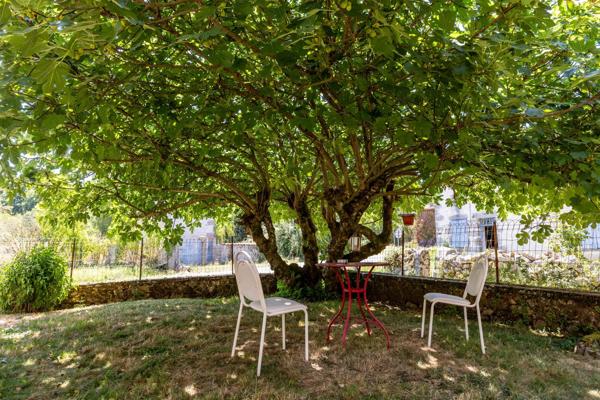 Maison ancienne rénovée avec grange sur terrain clos de 925 m²