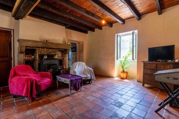 Maison ancienne rénovée avec grange sur terrain clos de 925 m²