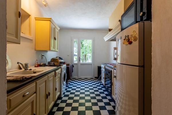 Maison ancienne rénovée avec grange sur terrain clos de 925 m²