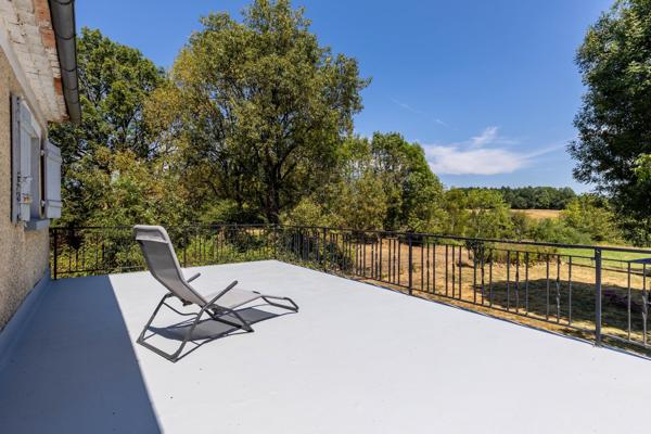 Maison ancienne rénovée avec grange sur terrain clos de 925 m²