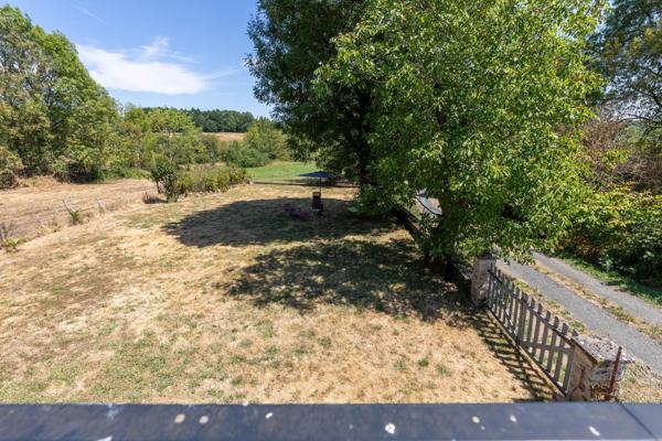 Maison ancienne rénovée avec grange sur terrain clos de 925 m²