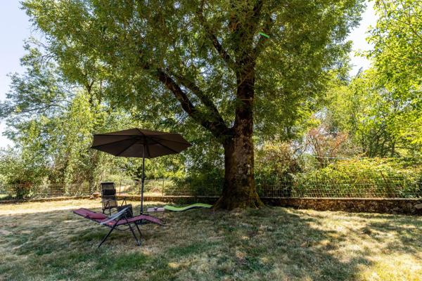 Maison ancienne rénovée avec grange sur terrain clos de 925 m²