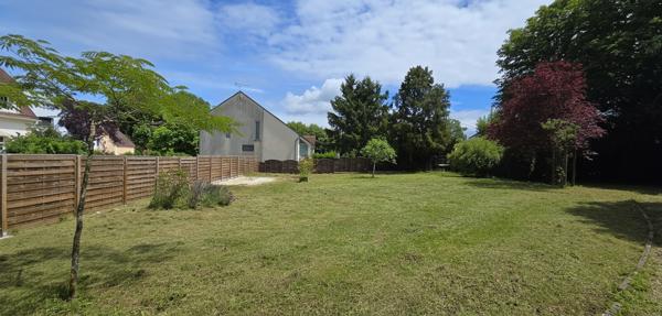 Terrain
        
        - 590 m² 175 000 € *