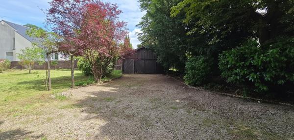 Terrain
        
        - 590 m² 175 000 € *