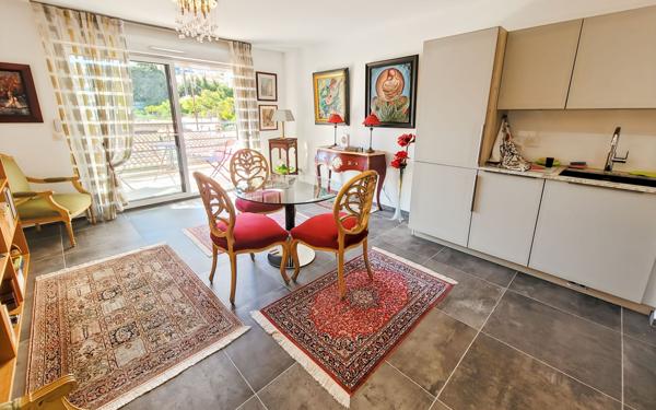 Appartement à vendre    3 pièces • 53 m2 Nice