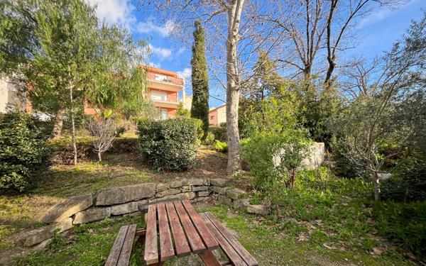 Appartement à vendre    2 pièces • 63 m2 Toulon