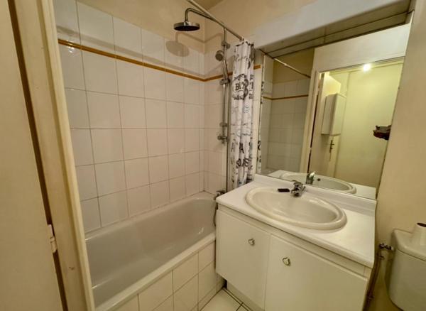 Villejuif - Studio de 29 m² - avec grande terrasse et parking en sous-sol