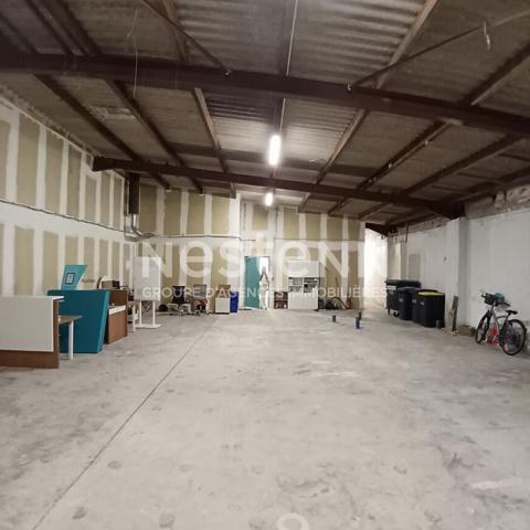 Local  professionnel à louer Vannes 140 m2-Parking