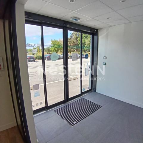 Local  professionnel à louer Vannes 140 m2-Parking