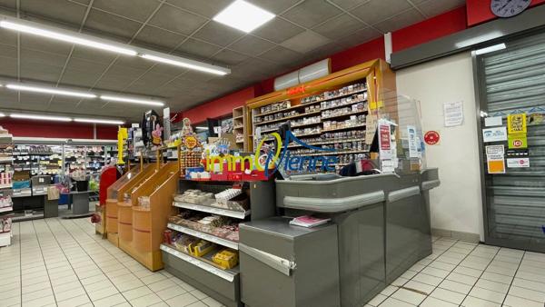 Vente                                                      Fonds de commerce
                        
                                         630 m2                     à Poitiers