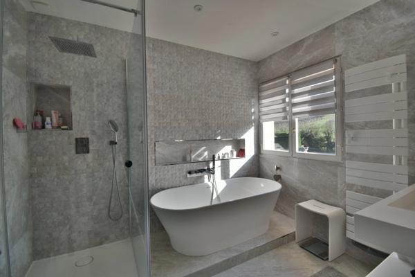 Chasselay village prisé - Maison de 155 m² - Piscine chauffée