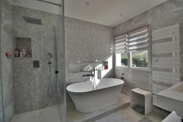 Chasselay village prisé - Maison de 155 m² - Piscine chauffée