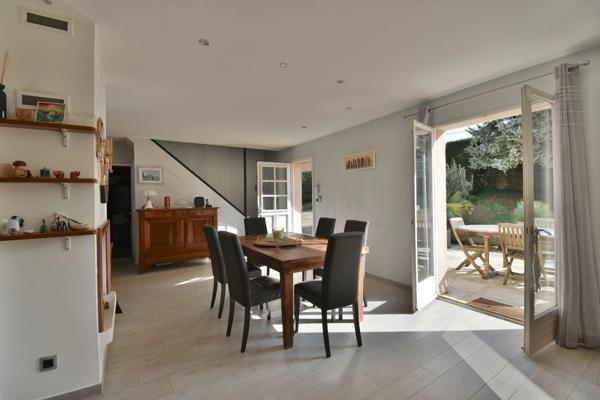 Chasselay village prisé - Maison de 155 m² - Piscine chauffée