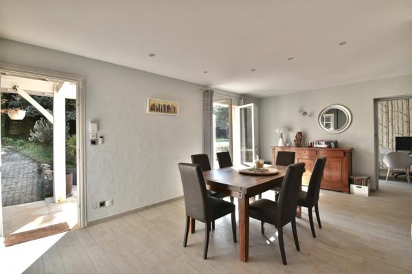 Chasselay village prisé - Maison de 155 m² - Piscine chauffée