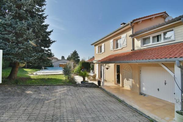 Chasselay village prisé - Maison de 155 m² - Piscine chauffée